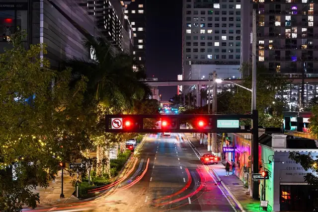 Brickell Avenue al anochecer