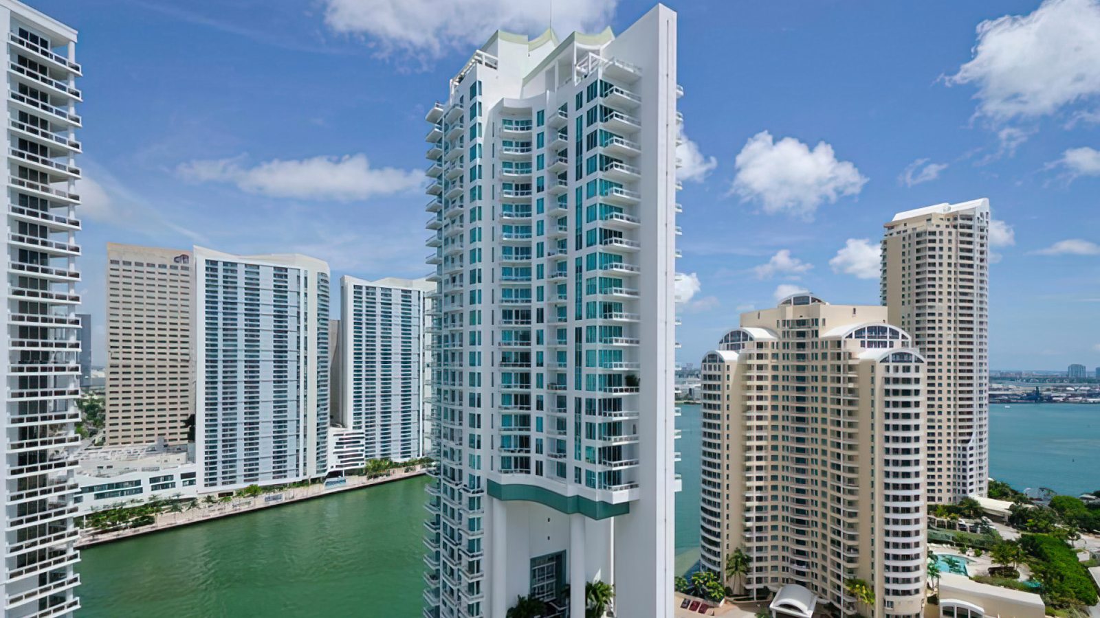 Asia Brickell Key: el edificio por fuera, en Miami.