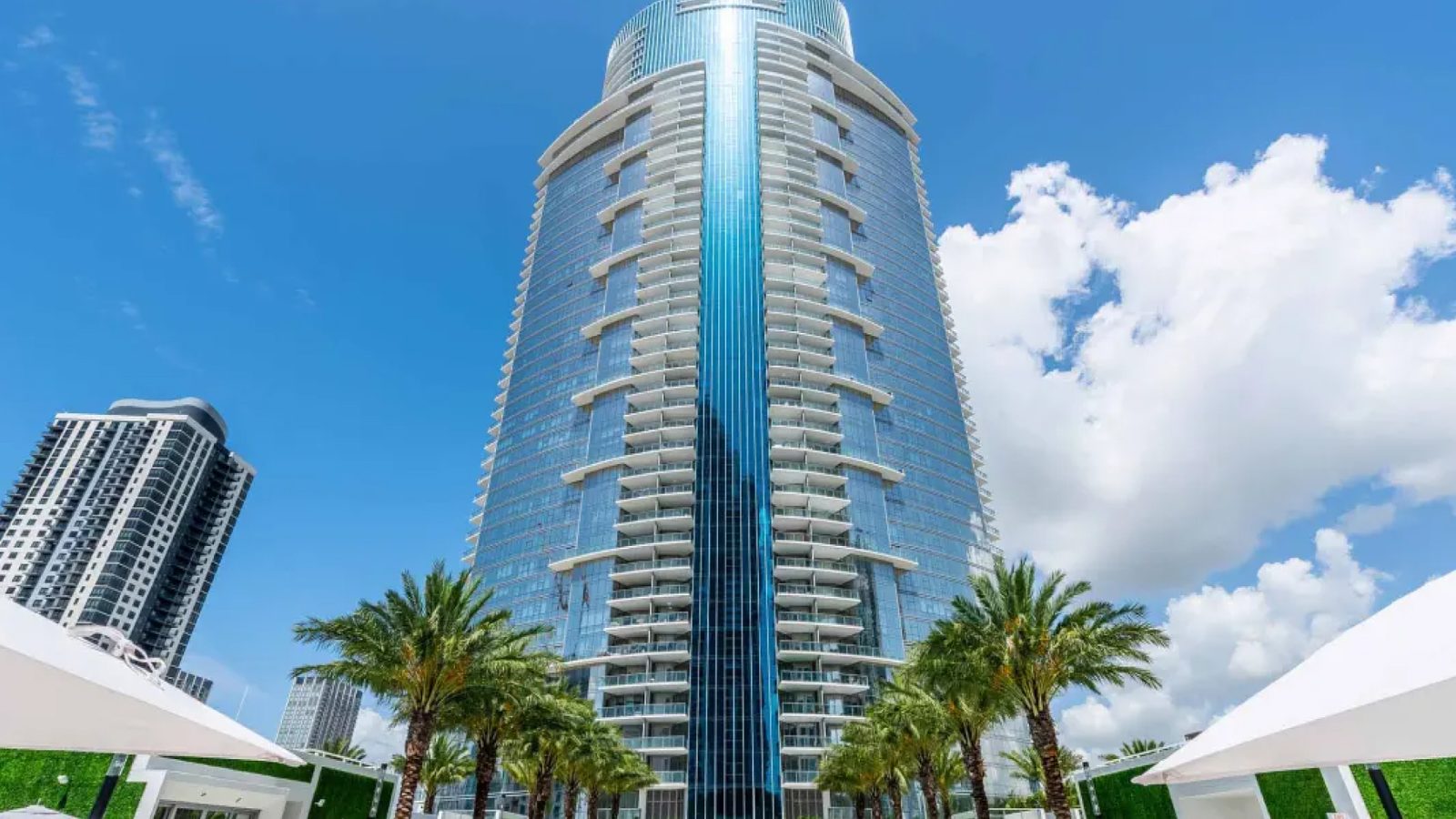 Paramount Miami Worldcenter: el edificio por fuera, en Miami.