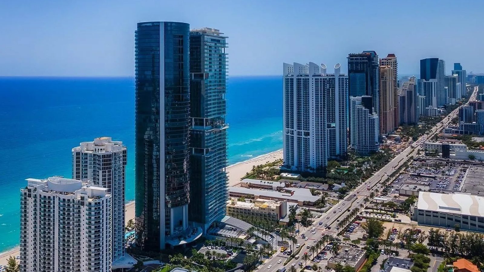 Porsche Design Tower: el edificio por fuera, en Sunny Isles Beach.