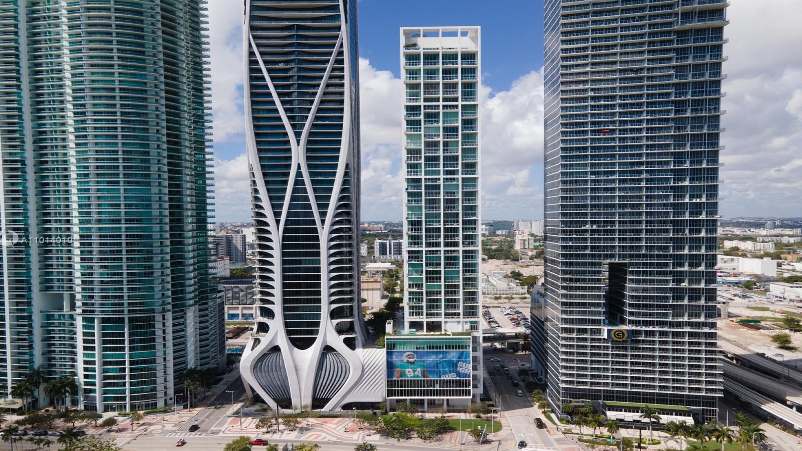 Ten Museum Park: the building from outside, in Miami.